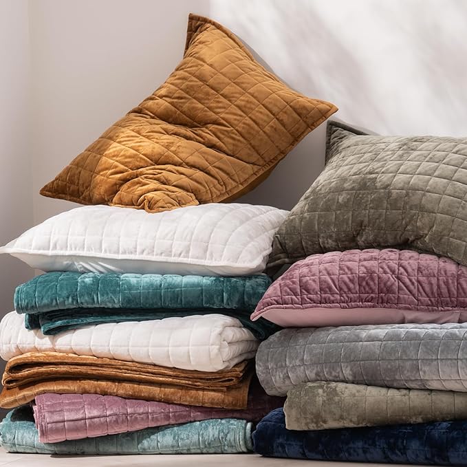RECYCO Luxury Velvet Quilt Set King Size Bedding Sets, Ultra Soft Velvet Comforter Set, Lightweight Channel Box Stitch Oversized Bedspread Coverlet for All Season, with 2 Shams, Caramel Gold