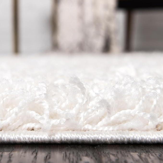 Unique Loom Solid Shag Collection Area Rug (4' 1" Round, Snow White)