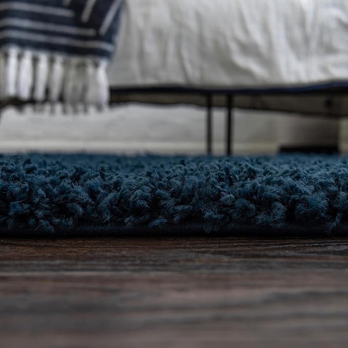 Unique Loom Solid Shag Collection Area Rug (7' 1" Round, Sapphire Blue/ Navy Blue)