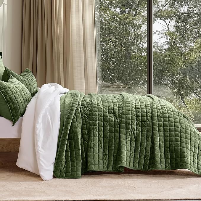 RECYCO Luxury Velvet Quilt Set King Size Bedding Sets, Ultra Soft Velvet Comforter Set, Lightweight Channel Box Stitch Oversized Bedspread Coverlet for All Season, with 2 Shams, Loden Green