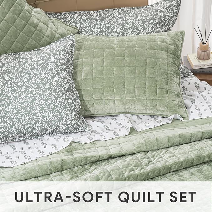 RECYCO Luxury Velvet Quilt Set King Size Bedding Sets, Ultra Soft Velvet Comforter Set, Lightweight Channel Box Stitch Oversized Bedspread Coverlet for All Season, with 2 Shams, Sage Green