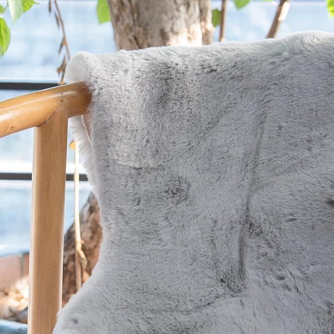 Washable Furry 5ft Round Area Rugs for Living Room Bedroom Light Grey Circle Faux Rabbit Shaggy Fur Rug Teen Room Décor