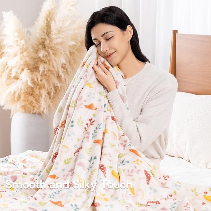 Luxury Printed Fleece Warm Blanket, Soft Lightweight Velvety Plush Throw for Couch and Bed, Cozy Comfy for All Seasons(Cream Various Mushrooms, 70×90 Inches)