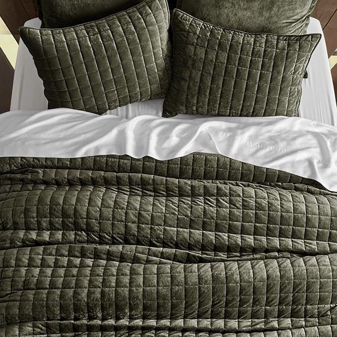RECYCO Luxury Velvet Quilt Set Twin/Twin XL Size, Lightweight Velvet Comforter Set, Oversized Bedspread Coverlet Quilted Bedding Set, with 1 Matching Pillow Sham, for All Season, Olive Green