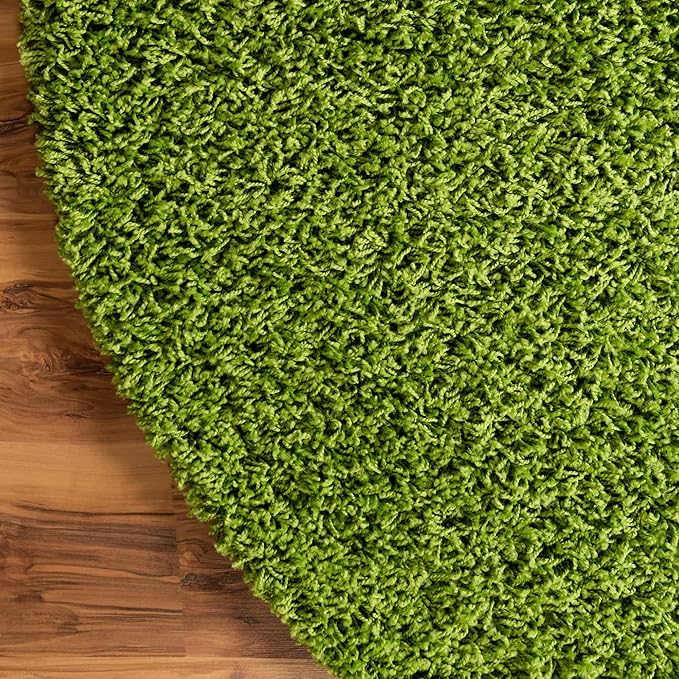 Unique Loom Solid Shag Collection Area Rug (6' 1" Round, Grass Green)
