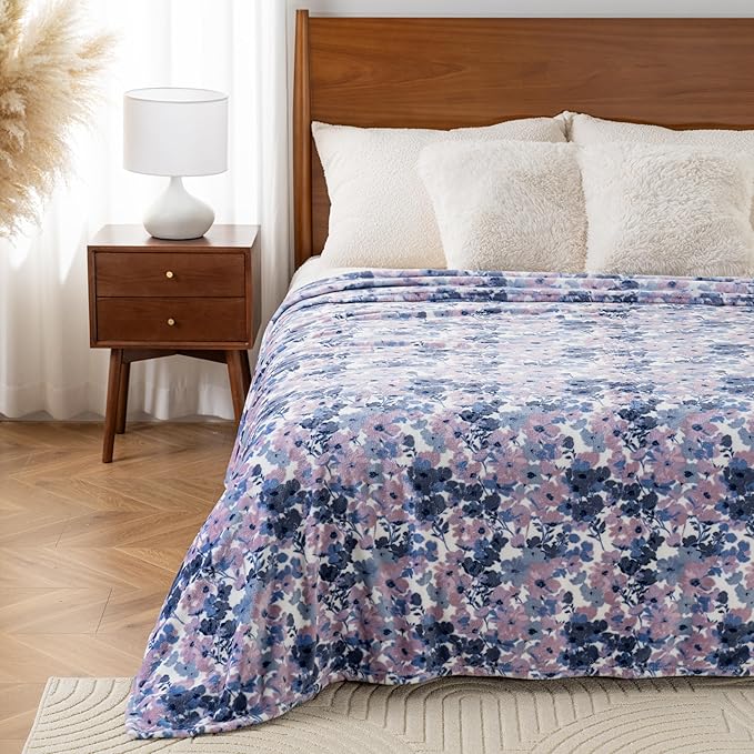 Luxury Printed Fleece Warm Blanket, Soft Lightweight Velvety Plush Throw for Couch and Bed, Cozy Comfy for All Seasons(White Purple Flowers, 70×90 Inches)